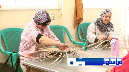 "بالإرادة يتحقق المستحيل".. كفيفات تتحدى الإعاقة وتعمل في المشغولات اليدوية وكمان تنسق ألوانها