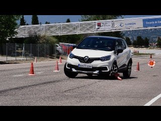 Renault Captur 2017 - Maniobra de esquiva (moose test) y eslalon | km77.com