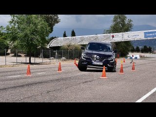 Renault Koleos 2017 - Maniobra de esquiva (moose test) y eslalon | km77.com