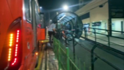 Motorista se envolve em confusão com ciclista que pegava rabeira em Curitiba