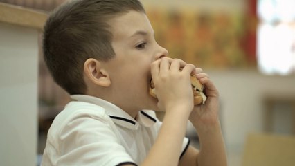 Where do kids eat free or for £1 during the summer holidays?