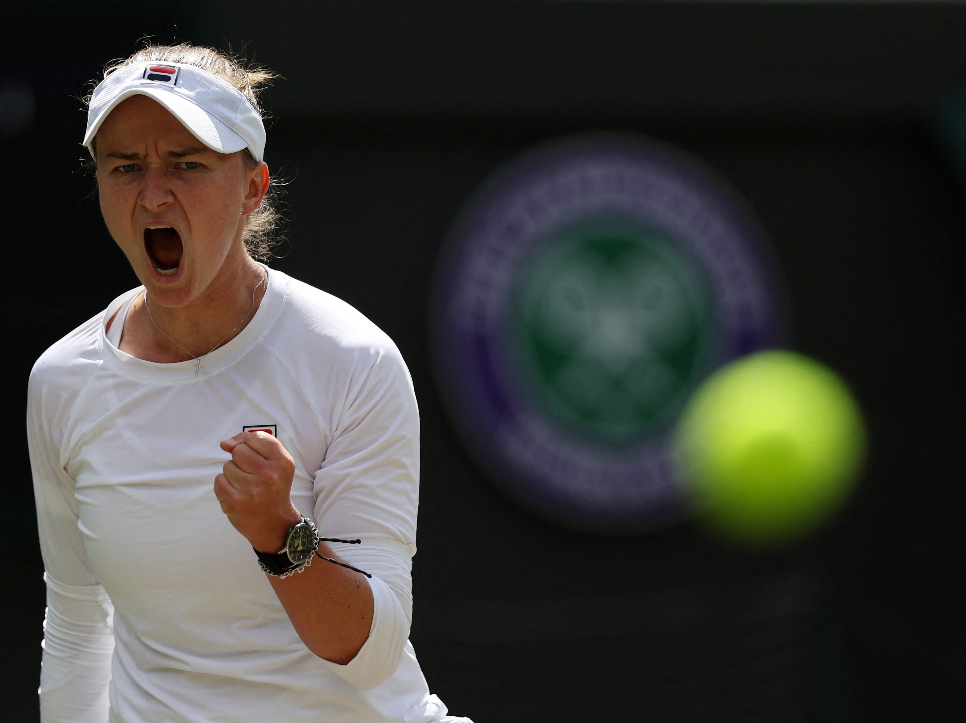 Wimbledon : Krejcikova découvrira les demi-finales après avoir battu Ostapenko
