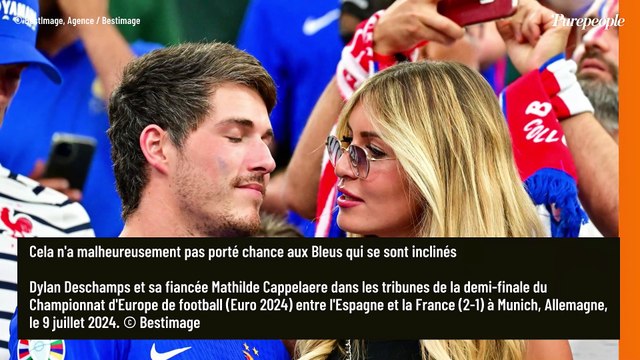 Quand Dylan roucoule avec Mathilde sous les yeux de sa mère Claude... Trio de supporters de choc derrière Didier Deschamps [PHOTOS]