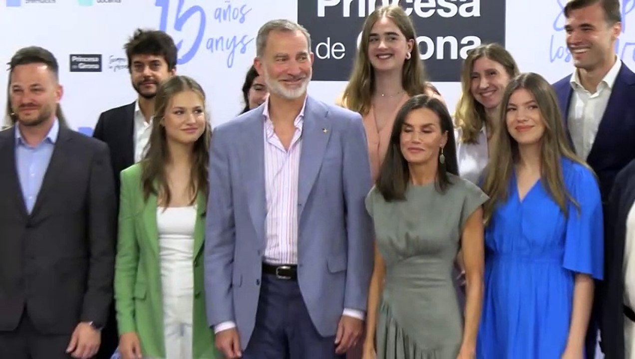 La reina Letizia apuesta por la moda sostenible y sorprende con un precioso vestido alquilado