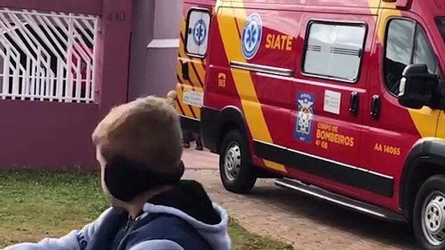 Pintor tem lesões graves no braço e na cabeça após cair de escada no Santa Felicidade