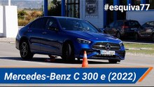 Mercedes-Benz C 300 e Berlina 2022 - Maniobra de esquiva (moose test) y eslalon | km77.com