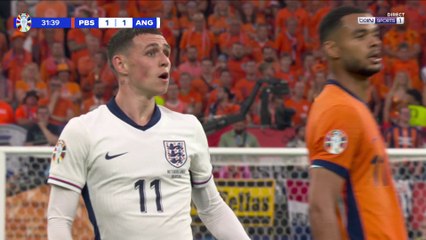Euro 2024 : Au tour de Foden de toucher les montants sur une frappe splendide !