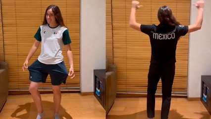 La velocista Ceci Tamayo se viraliza al modelar los uniformes que usará la delegación de México en los Juegos de París