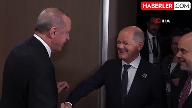 Cumhurbaşkanı Erdoğan, Almanya Şansölyesi Olaf Scholz ile NATO Liderler Zirvesi'nde buluştu