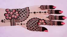 Stylish And Gorgeous Mehndi Designs
