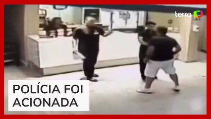 Procurador do estado de MG cospe em funcionária de cinema