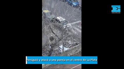 Persiguió y atacó a una pareja en el centro de La Plata