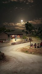 After many years, whenever I see my hometown in my dream, I want to carefully search for that figure