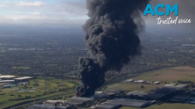 Factory fire darkens Melbourne skyline with toxic smoke