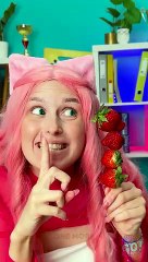 STRAWBERRY LIPSTICK  SNEAKING MAKEUP MASTER CLASS!