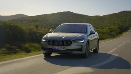 The new Škoda Superb Combi Driving Video