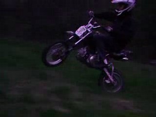 stunt de allan avec sa dirt bike