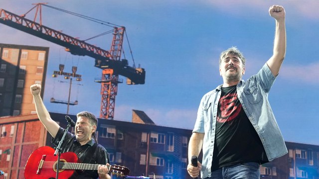 Estopa le dedica una canción a Lamine Yamal durante su histórico concierto en Montjuic