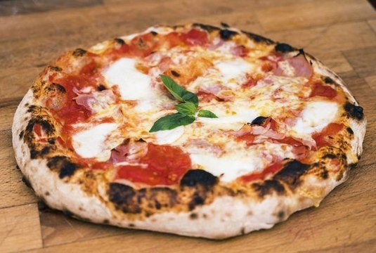 « C’est de l’art » : le meilleur pizzaiolo du monde dévoile la recette secrète de sa pâte à pizza