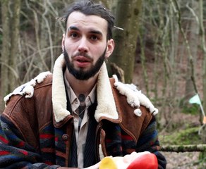 Souriceau nous fait visiter son village de nains de jardin