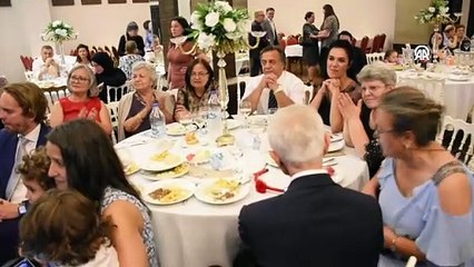 Piyanist gelin ve opera sanatçısı damat düğünlerinde sahne aldı