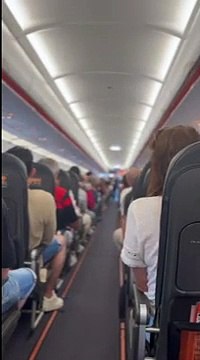 Aeroporto Costa d'Amalfi, il saluto del comandante al primo volo da Malpensa: «Siamo tutti contenti»