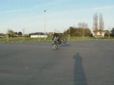 Yamaha TW 125 - Stoppies