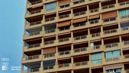 Lotería de Navidad en la playa o en la plaza del pueblo, el anuncio de la campaña veraniega para el sorteo