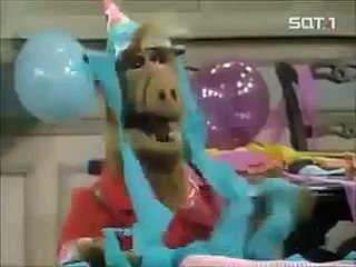 Le générique de la série "Alf".