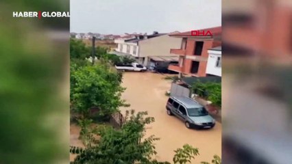 Bursa'da sokak ve caddeler göle döndü