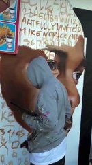 LANCHONETE DE "NOT LIKE US" HOMENAGEIA KENDRICK LAMAR COM GRAFITE NA FACHADA