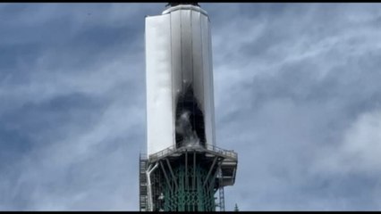 "Domato" l'incendio scoppiato sulla guglia della cattedrale di Rouen
