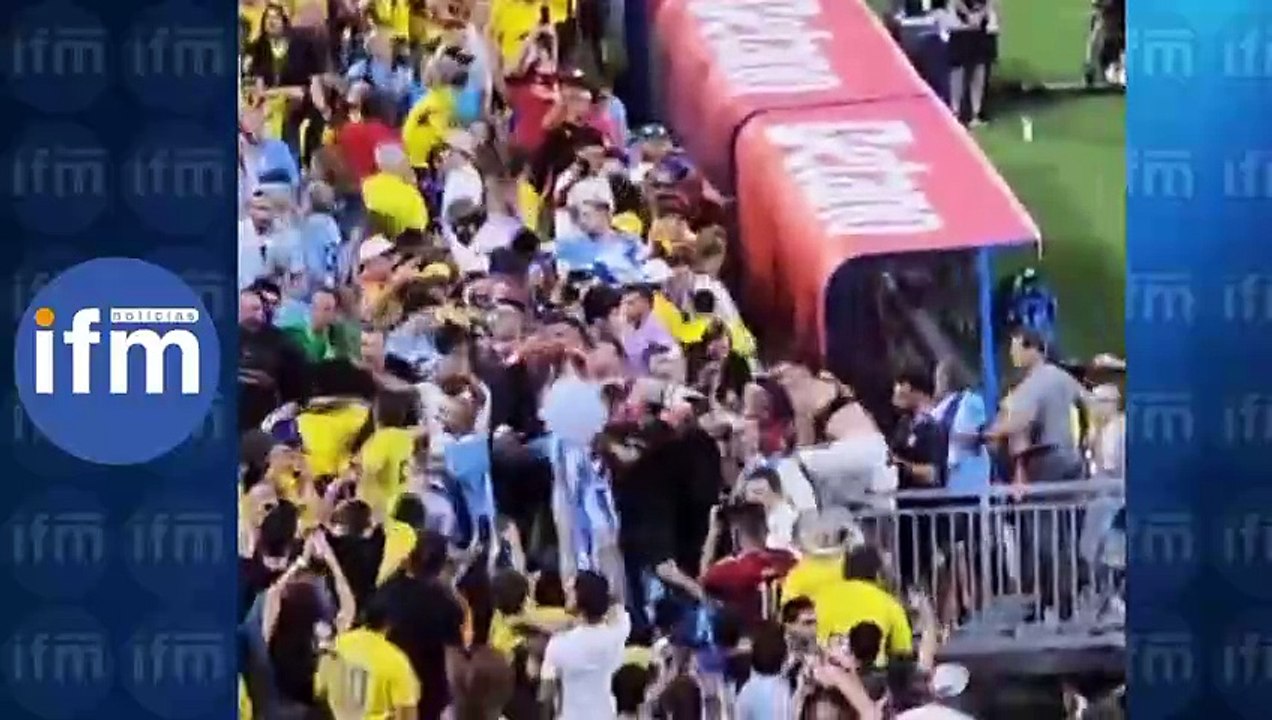 Pelea jugadores Uruguay e hinchas colombianos