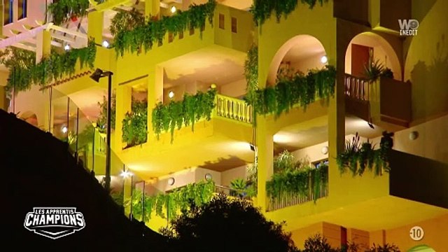 Les apprentis champions : les jaunes se ressoudent avant l'entraînement de la natation artistique