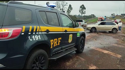 "Se não entorta a roda, tinha passado direto e teria morrido", afirma motorista após acidente na 277