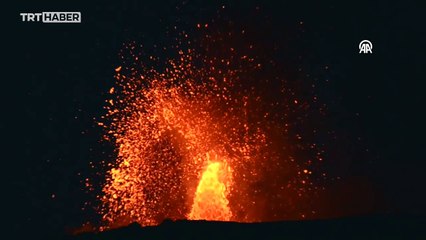 İtalya'da Etna Yanardağı yine lav püskürttü