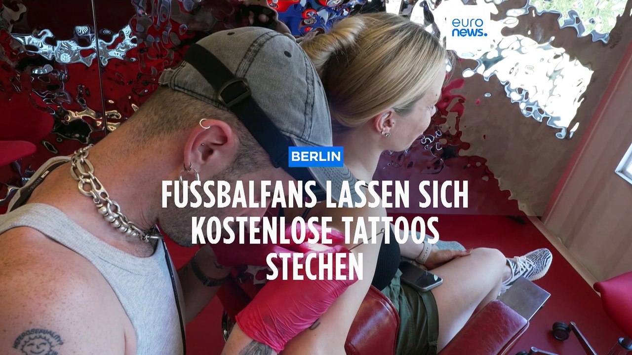 EM 2024: Berliner Fußballfans lassen sich kostenlose Tattoos stechen