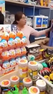 *لاہور: لڑکے پر تشدد کرنے والی بدتمیز خواتین کی ایک اور ویڈیو وائرل*