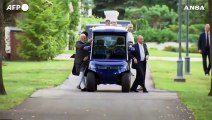 Putin alla guida di un'auto elettrica porta in giro Modi in visita