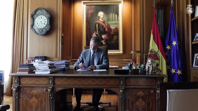 Casa Real difunde nuevas imágenes de Felipe VI en su despacho por los diez años de reinado