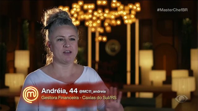 Ana Paula Padrão observa mudança em Georgia, do MasterChef: Wandinha sorrindo