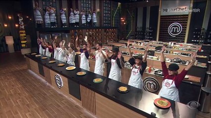 Jurados avaliam tortilhas no MasterChef; assista