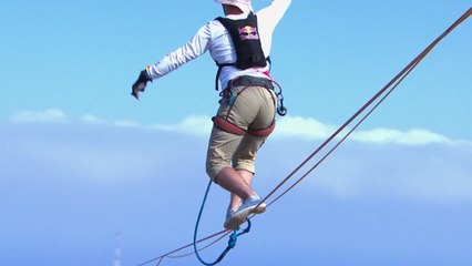 265m 상공에서 3시간 동안 외줄 타고 해협 횡단...비공식 신기록 / YTN