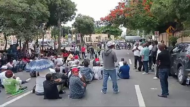 Peregrinos de El Seibo llegan al Palacio Nacional en protesta por desalojos «injustificados»