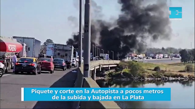 Piquete y corte en la Autopista a pocos metros de la subida y bajada en La Plata