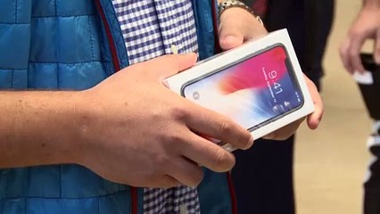 La UE acepta plan de Apple para abrir a la competencia uso de iPhone en pagos sin contacto