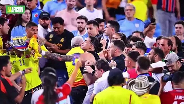¿Por qué se pelearon los jugadores de Uruguay con aficionados colombianos?