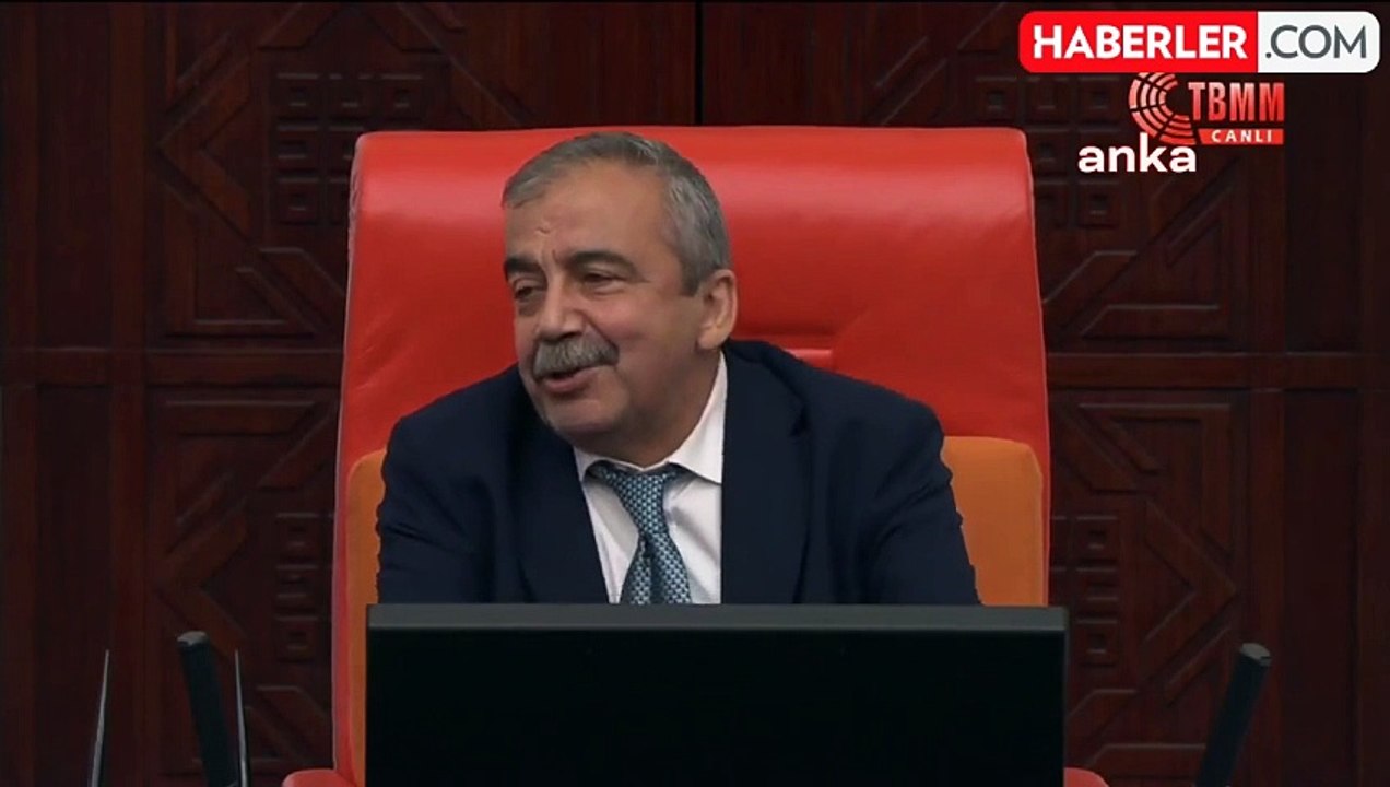 Meclis Başkanvekili Sırrı Süreyya Önder, Öğretmenlik Mesleği Kanunu Teklifi'ne eleştiri getirdi