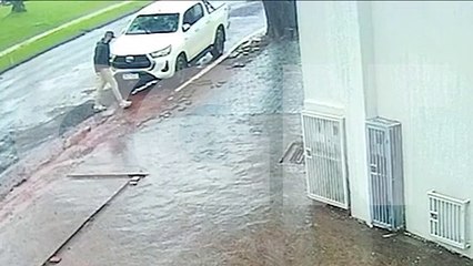 Câmera de segurança mostra furto de Hilux no Bairro Santo Onofre