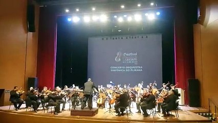 Público lota Teatro Municipal para assistir Concerto da Orquestra Sinfônica do Paraná